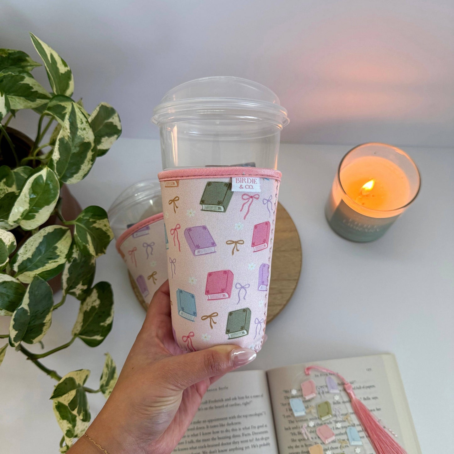 Pastel Book Lover Iced Coffee Sleeve (Medium Size)