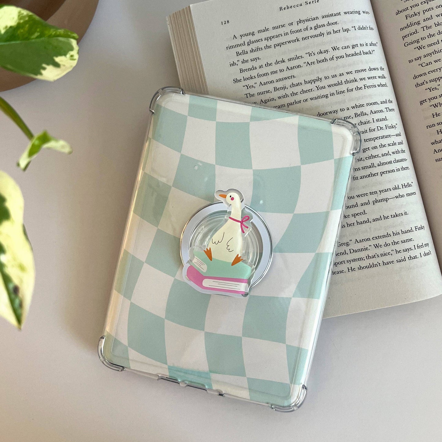 Reading Goose Kindle Grip