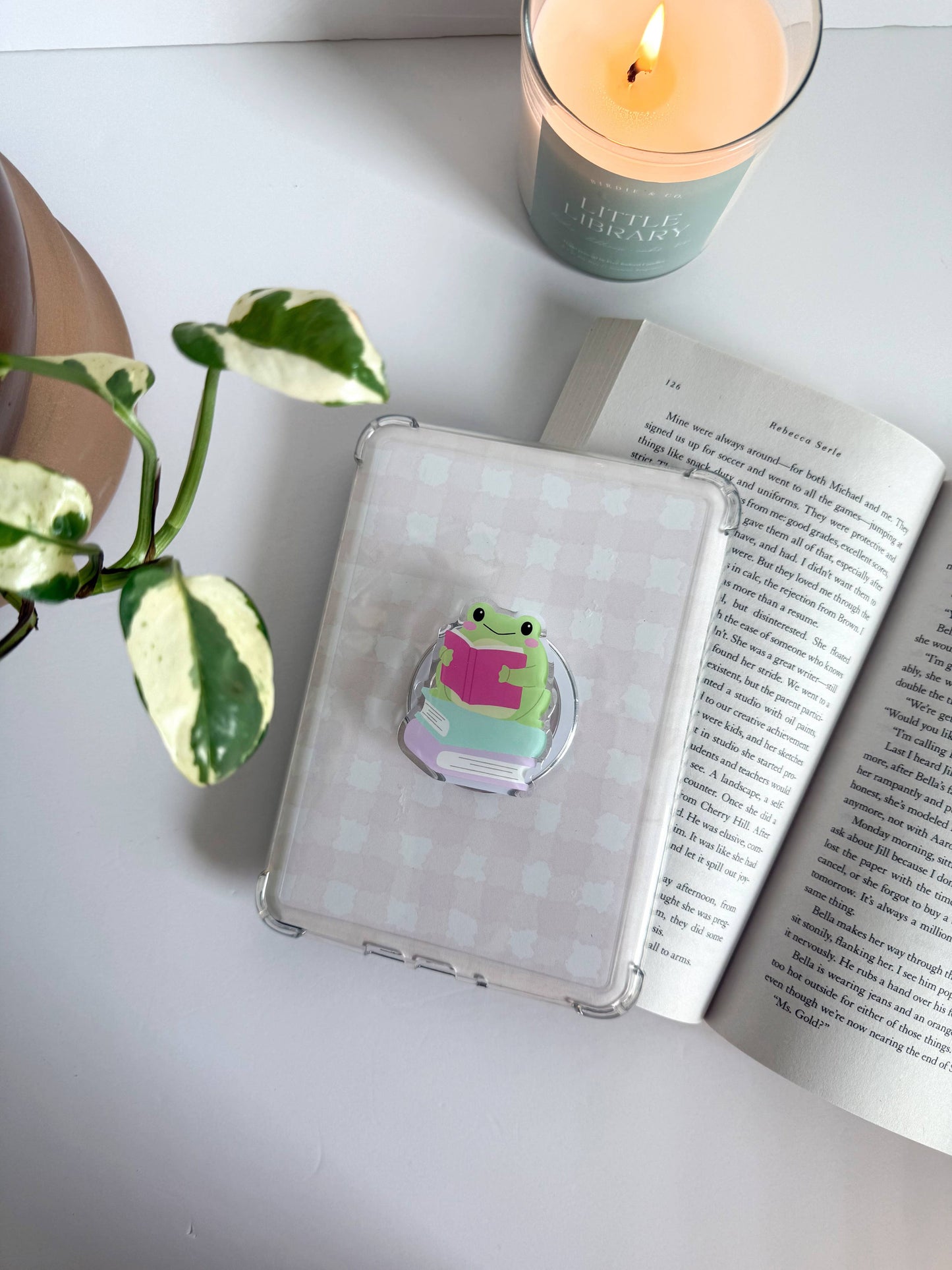 Reading Frog Kindle Grip