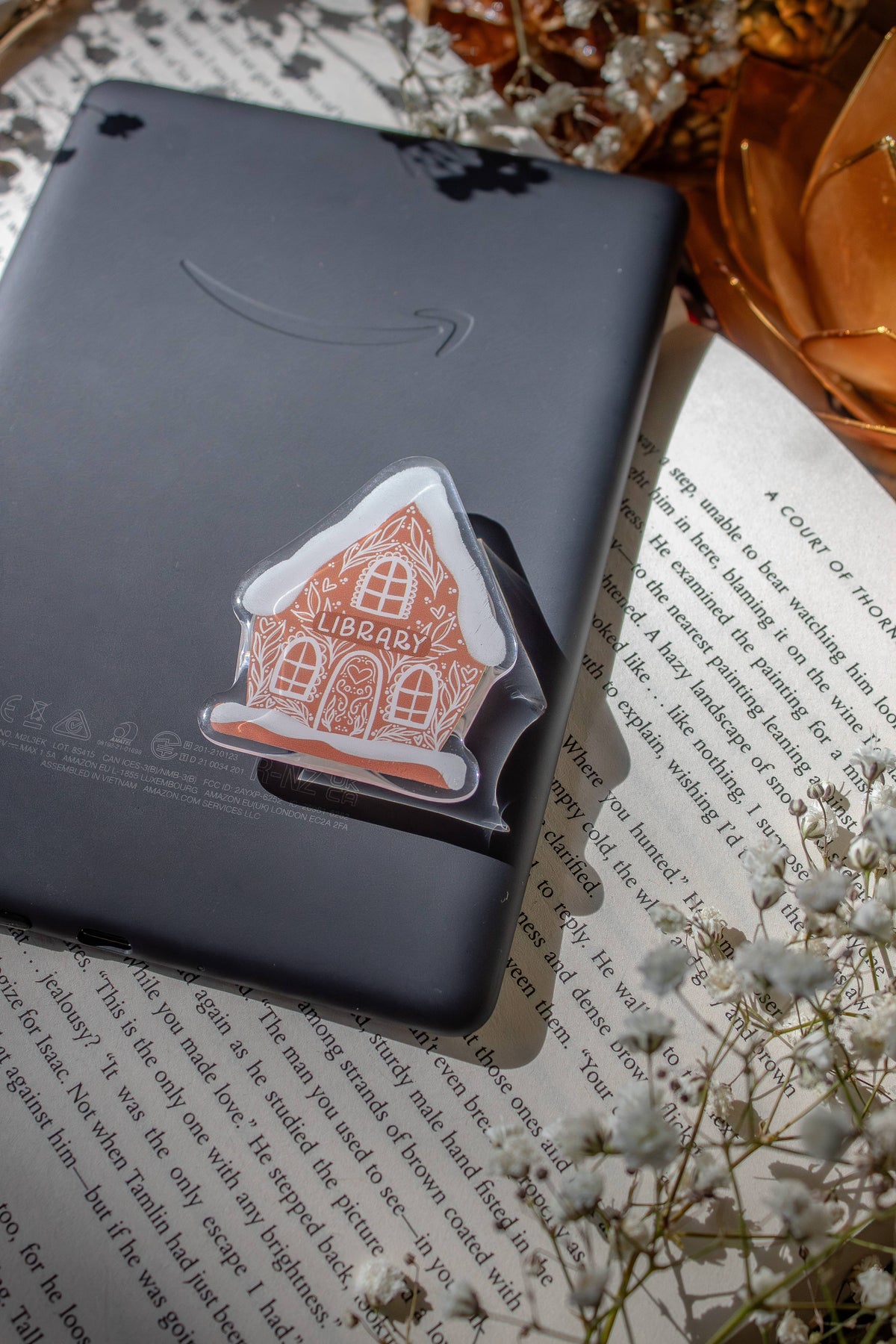 Gingerbread Library Christmas Kindle / Phone Grip