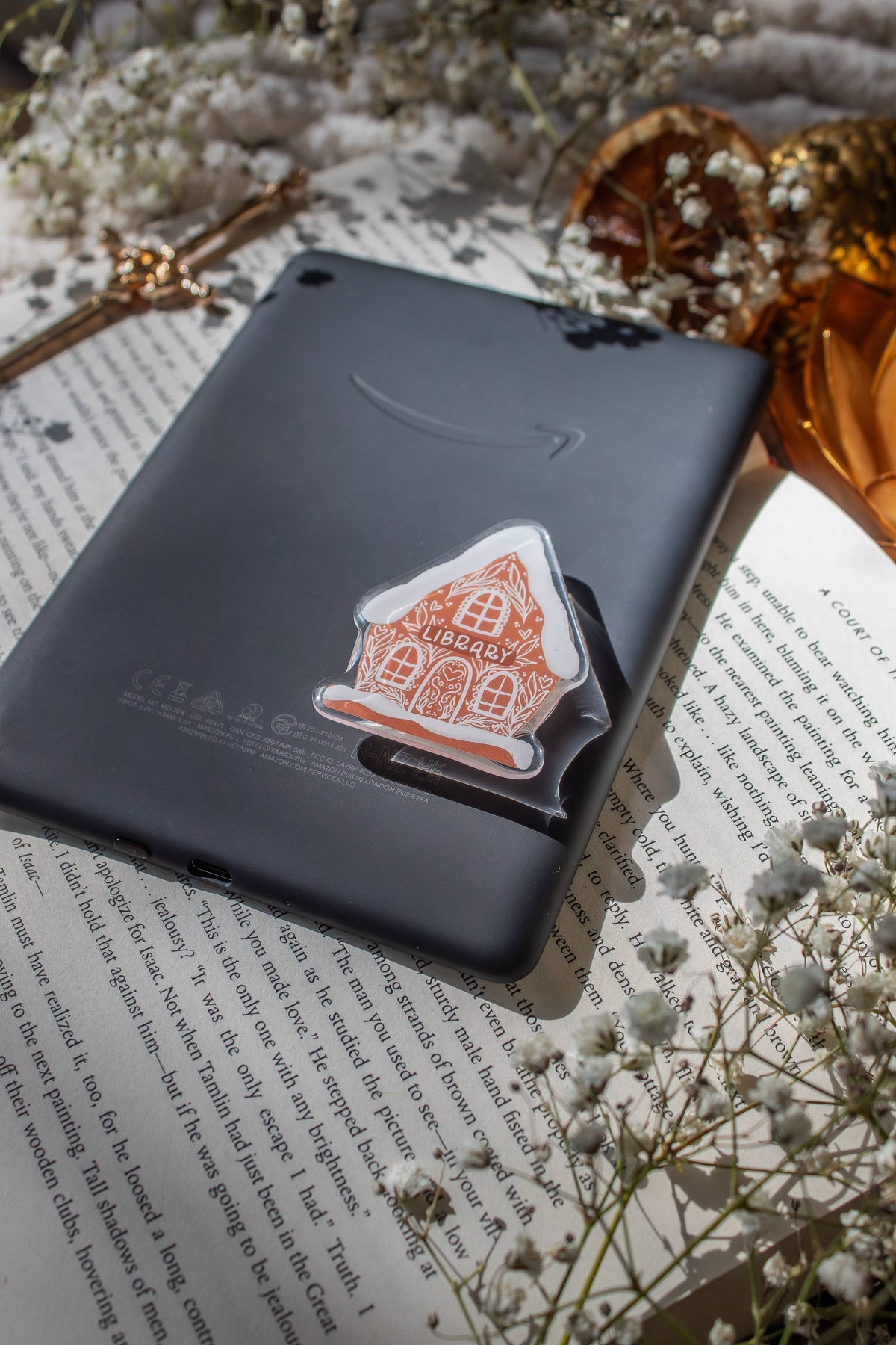 Gingerbread Library Christmas Kindle / Phone Grip – photo 2